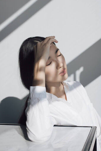 How Green Light Therapy May Help Soothe Migraine and Ease Chronic Pain
